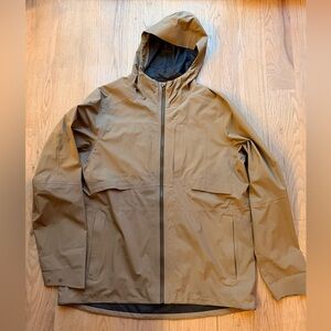 Lululemon Men's Tan Hooded Rain Jacket